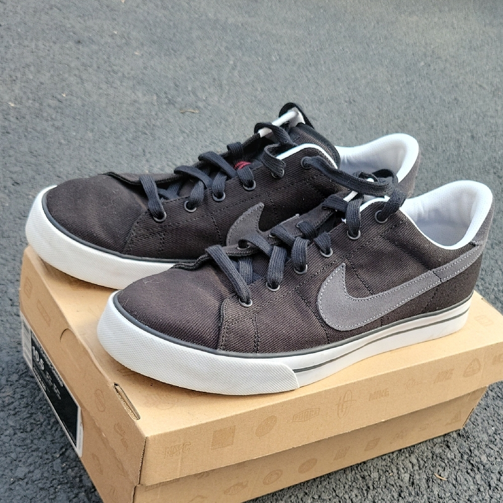 Nike Black Canvas Low-Top Sneakers with Gray Swoosh
